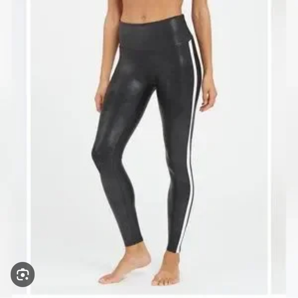 SPANX Black and White Leggings Sleek Performance Design - Picture 7 of 7